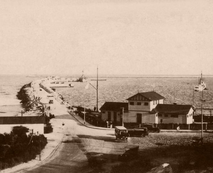 Escollera Norte, en construccion