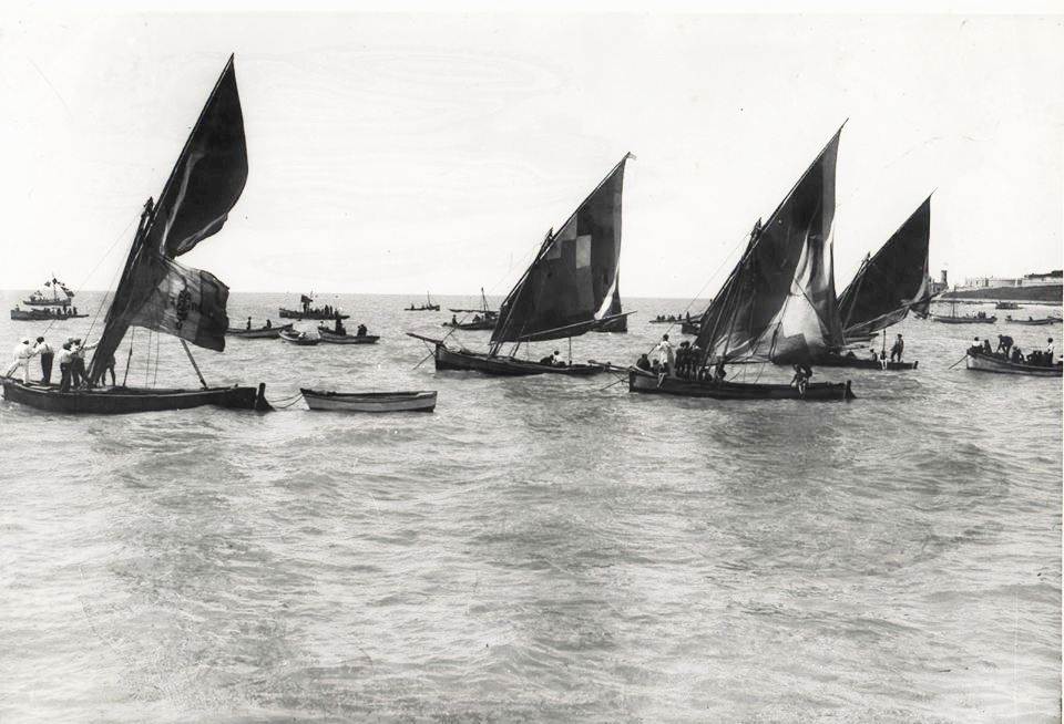 Lanchitas saliendo del Puerto