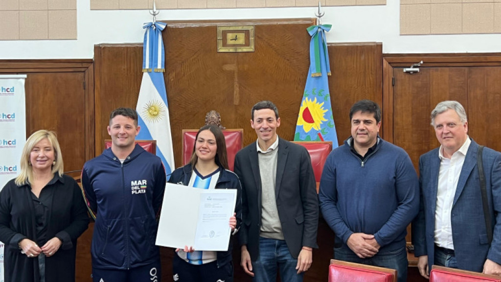 Distinción para la joven nadadora Delfina Suárez Alarcón, destacada tanto en pileta como en aguas abiertas